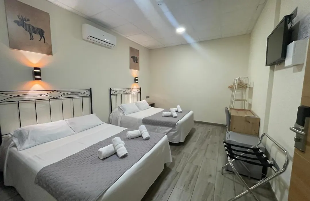 Hostal Balmes Centro-1